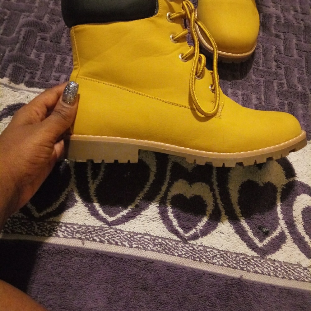 Boot - Picture 2 of 3